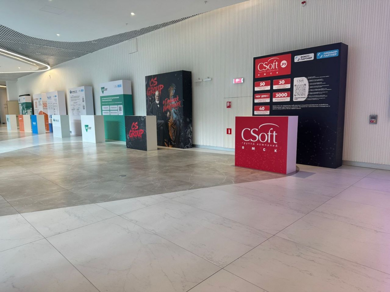 Барная стойка Laconismo белого цвета в аренду