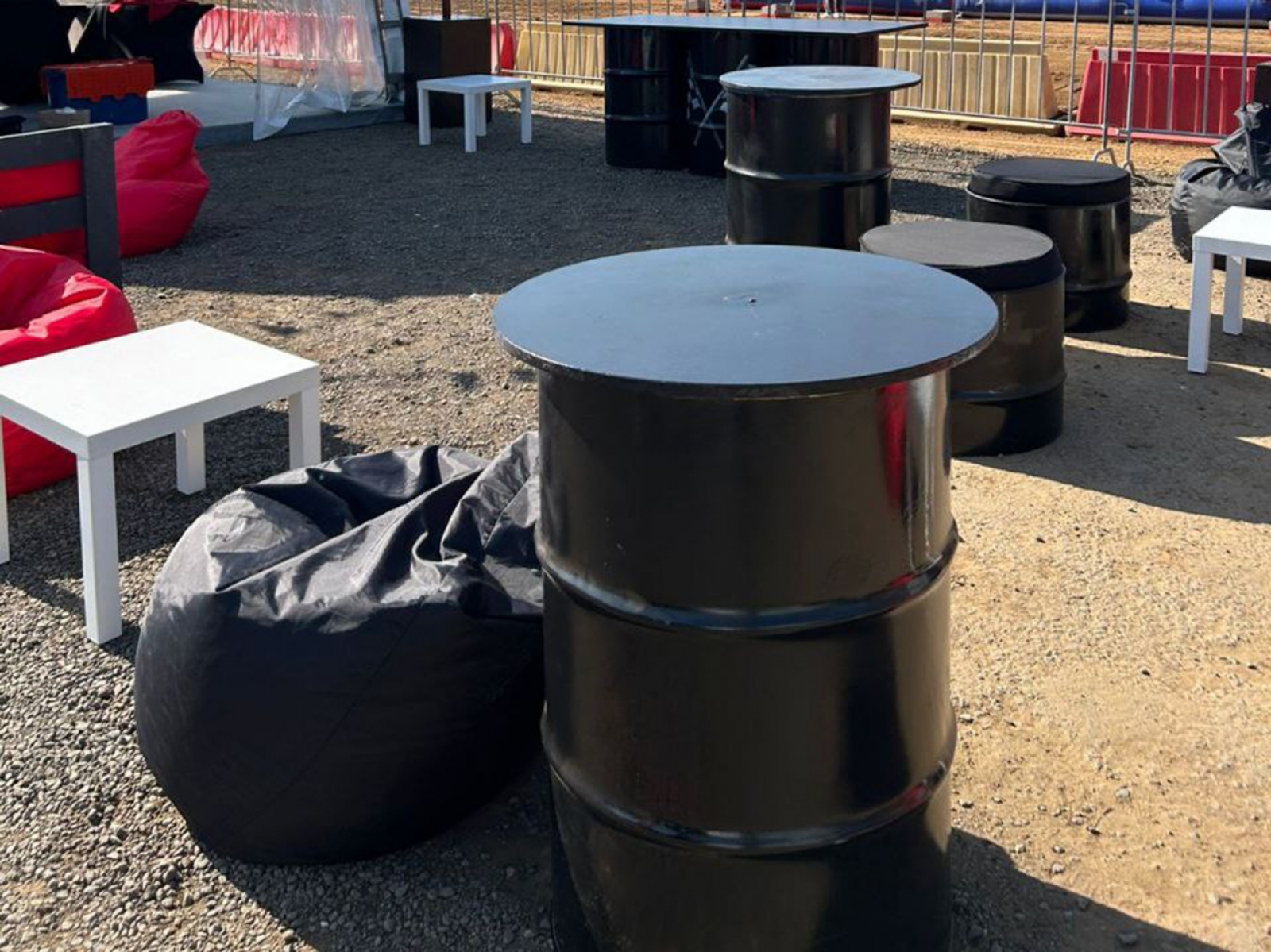 Фуршетный стол Barrel черного цвета в аренду